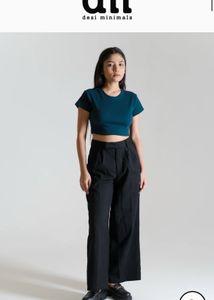 DESI MINIMALS CROP TOP