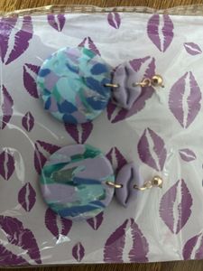 Cute kiss shaped earrings
