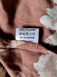 Berrylush Floral Print Front Tie Knot Top