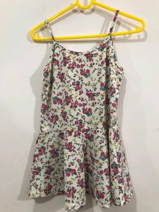 Cute White With Multicolour Flower Top 😻🌺💮🌷🪷