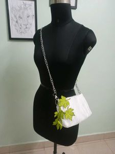 White Sling Bag 🌿