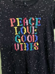 H&amp;M &#39;Peace Love Good Vibes&#39; Tee