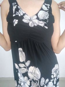 So Nicely New  Flower Printed Black Dress ... Unus