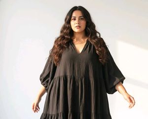 Chic Black Tiered Midi Dress