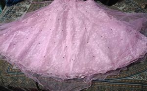 2 very Beautiful Girl Gaown