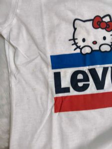 Levi&#39;s x Hello Kitty Tee Price Per piece 2 size av