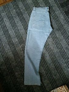 Lee Jeans: Stylish & Comfortable