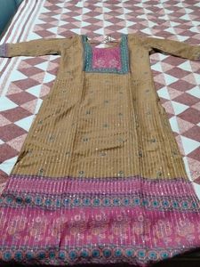 Stylish Pakistani Kameez