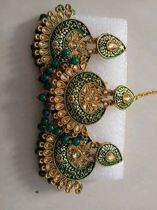 Earrings With Mag Tikka