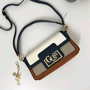 GUESS PREMIUM QUALITY SLING BAG WD BOX