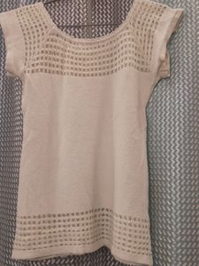 Strechable Top With Netted Design On Neck Bottom
