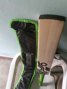 Kookaburra 8 Grains Bat With Cover
