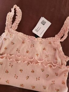 H&amp;M Lace Trimmed Crop Top/ SIZE-M