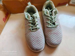 bata brand shoe uk 4