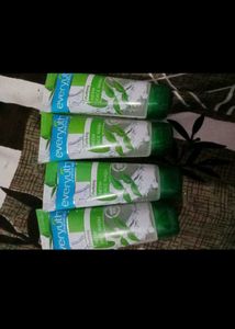 (4)Everyuth Neem Face Wash