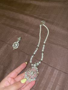 Elegant Pearl Necklace Set