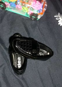 Stylish Black Loafers ( Showroom Piece)