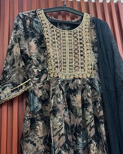 Elegant Black & Gold Salwar Kameez