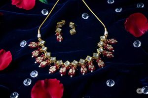 Elegant Necklace Set