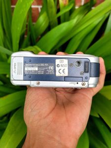SONY CYBERSHOT DSC-P31 Digital Camera