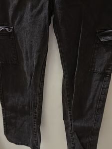 Black Pocket Loose Jeans