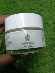 Dhartika Day Cream