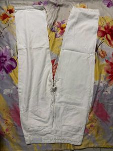 White High-Waist Relaxed Fit Jeans Size 32