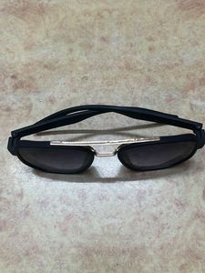 Aviator Sunglasses - Black &amp; Gold