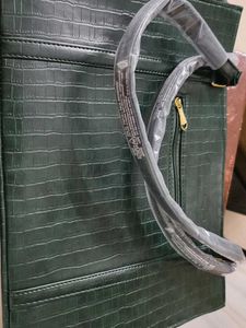 Chic Green Croc-Embossed Tote Bag