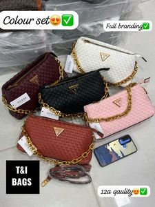🆕️🔥GUESS SHOULDER BAG
