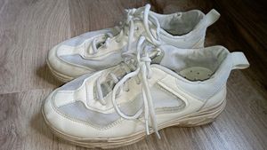 Club Factory Sports Shoes. Size: 37 Euro (Defects Are Visible In The Photos)