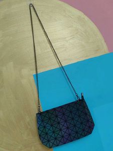 Holographic geometric sling bag😍