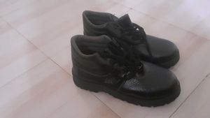 Men 8 Number Black Shooe