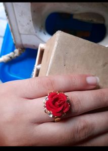 red rose ring.