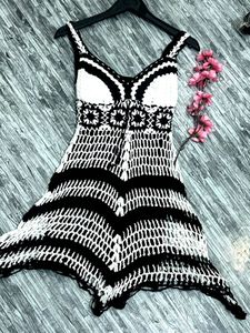 FOREVER 21, Crochet Black & White Dress