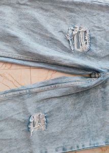 Ankle Length Torn Jeans From Zudio