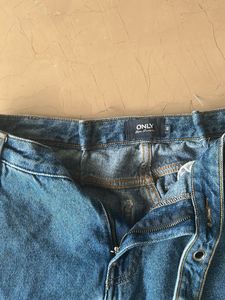 Frayed Hem Cropped Wide-Leg Jeans