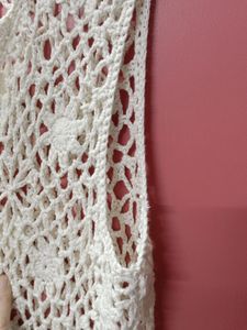 💥🔥 TRENDI KNITTED SHRUG IN  WHITE COLOUR 🤍