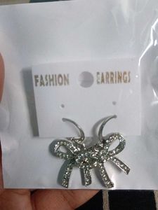 combo offerr 💥Bow Earrings and chain with butterf