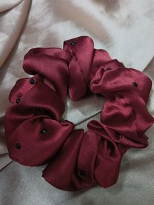 1 Hand Scrunchie And 5 Hair Scrunchies Combo