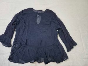 Stylish lulu and sky top
