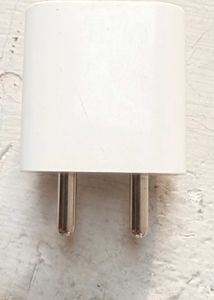 APPLE NEW AND ORIGINAL 20 WATT MOBILE ADAPTER