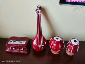 Instrument Show Piece