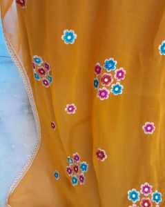 🛍️Elegant Yellow Floral Saree⭐⭐⭐⭐⭐
