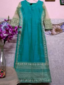 Long Pakistani Kurta...(Hania Ameer) Look