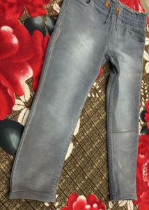 girls Stylish Denim Jeans in coin 1200-/