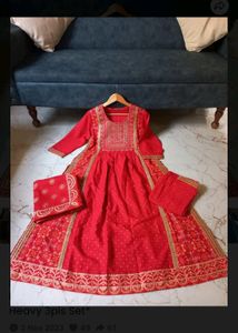 Women&#39;s Naira Cut Kurti Set Maroon