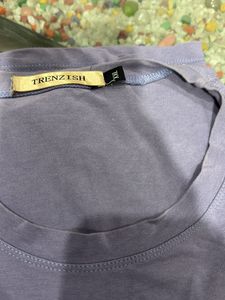 Perple Tshirt With “Smile” Stiker