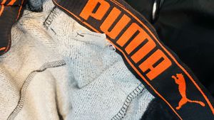 🇺🇸 Puma Imported Track Pants