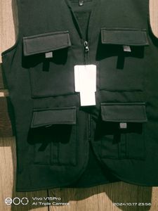 Men&#39;s riding &amp; hiking sleeveless four pocket jacke